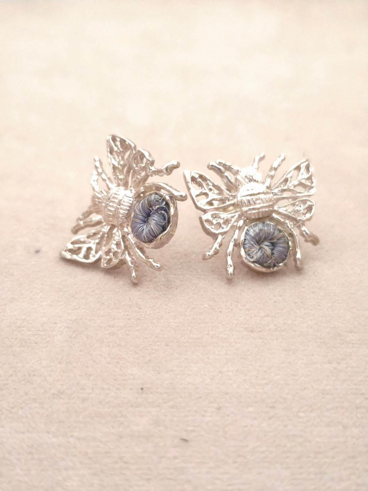 102 Topos Abeja Plata Tejido