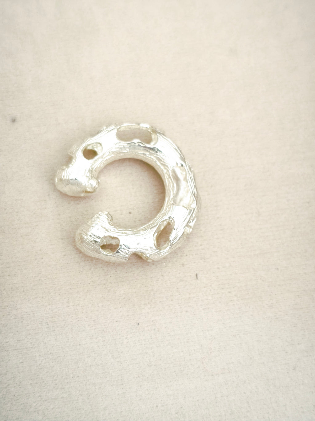 112 Ear Cuff De Lagunas Sin Tejido
