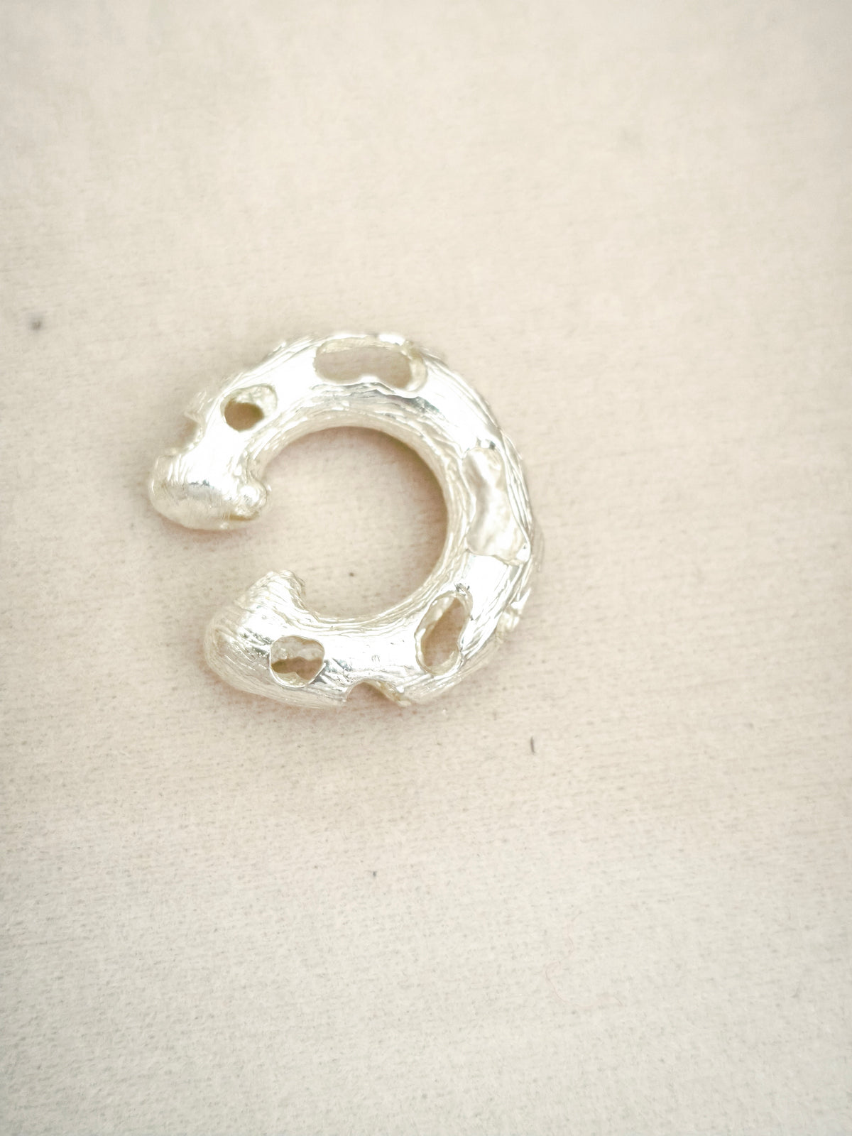 112 Ear Cuff De Lagunas Sin Tejido