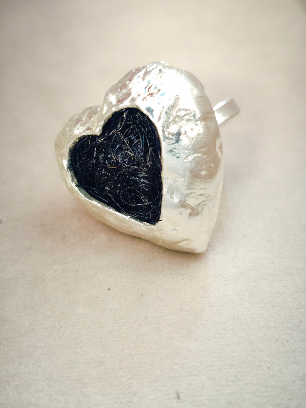 124 Anillo Corazón De Relieve Grande Tejido