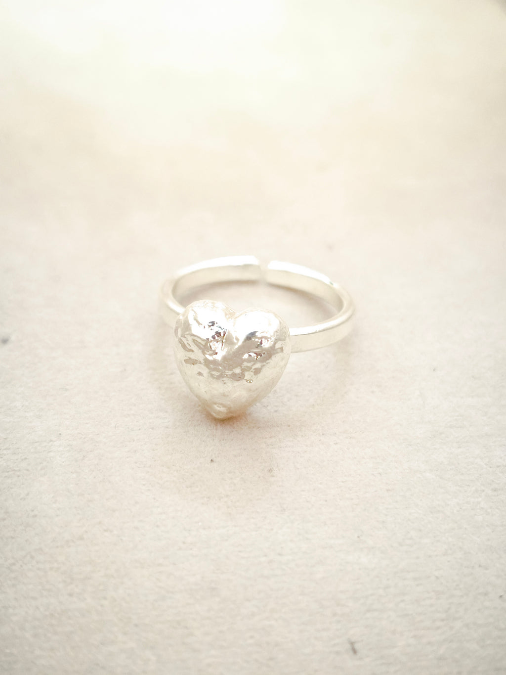 125 Anillo Corazón De Relieve Pequeño
