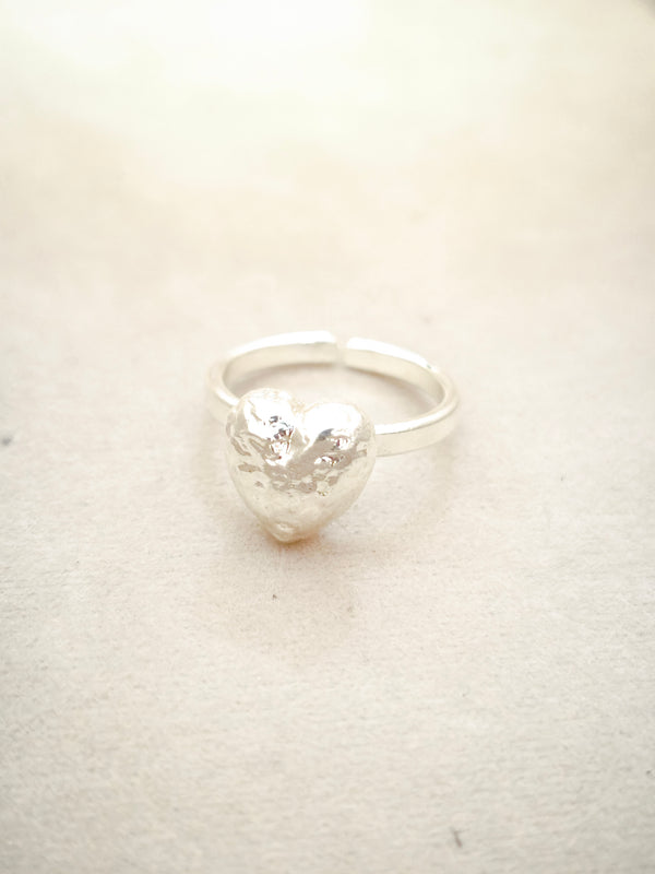 125 Anillo Corazón De Relieve Pequeño