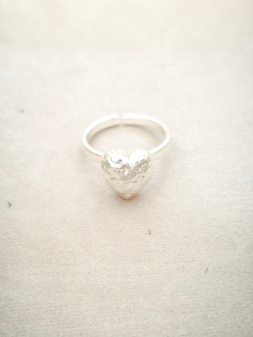 125 Anillo Corazón De Relieve Pequeño