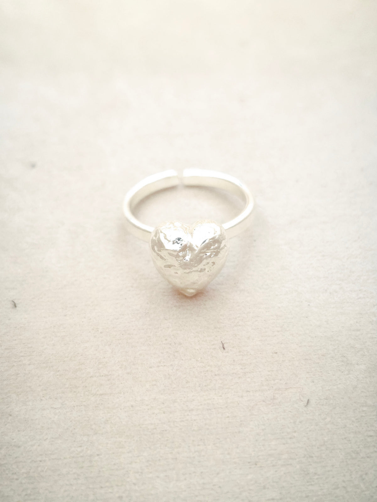 125 Anillo Corazón De Relieve Pequeño