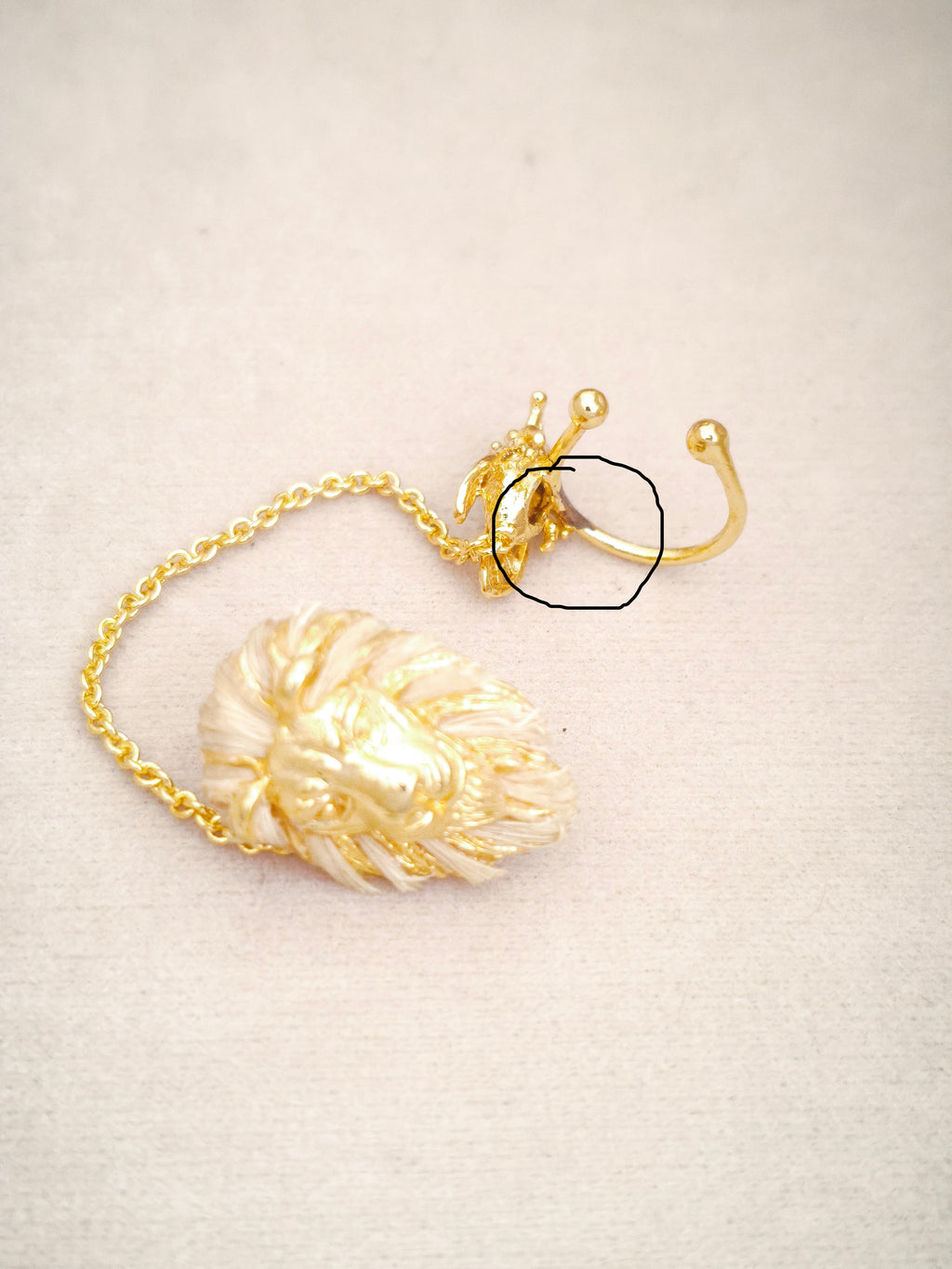 134 Ear Cuff De Cigarra León