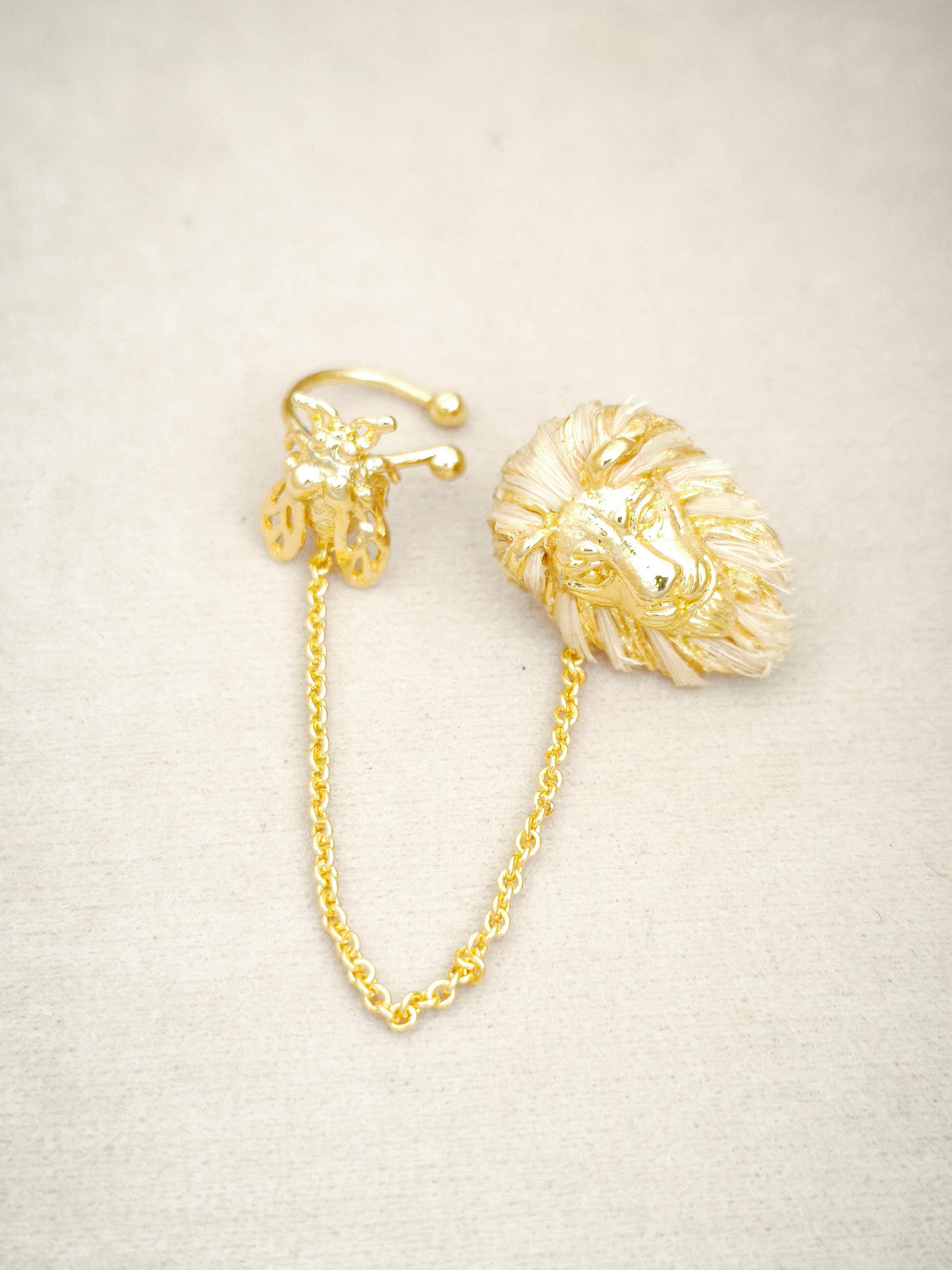 134 Ear Cuff De Cigarra León