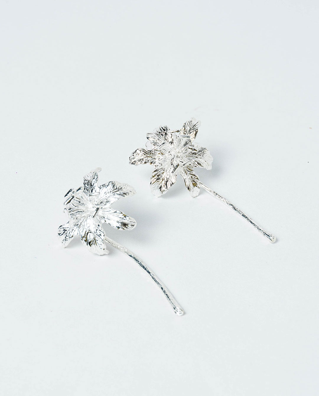 Aretes De Lirio