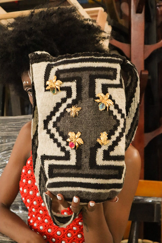 BROCHE DE ABEJA REINA