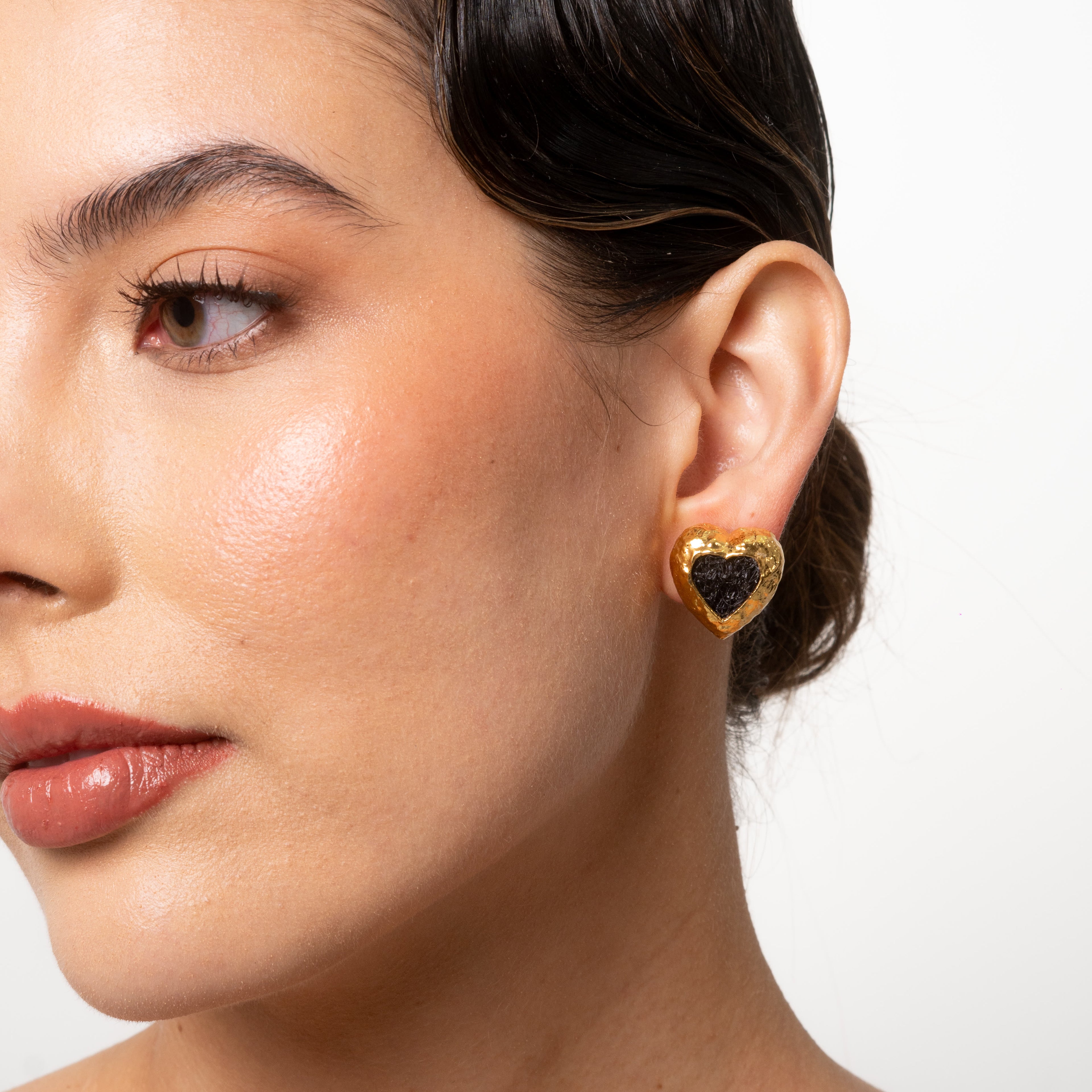 Aretes Corazón De Relieve Tejido