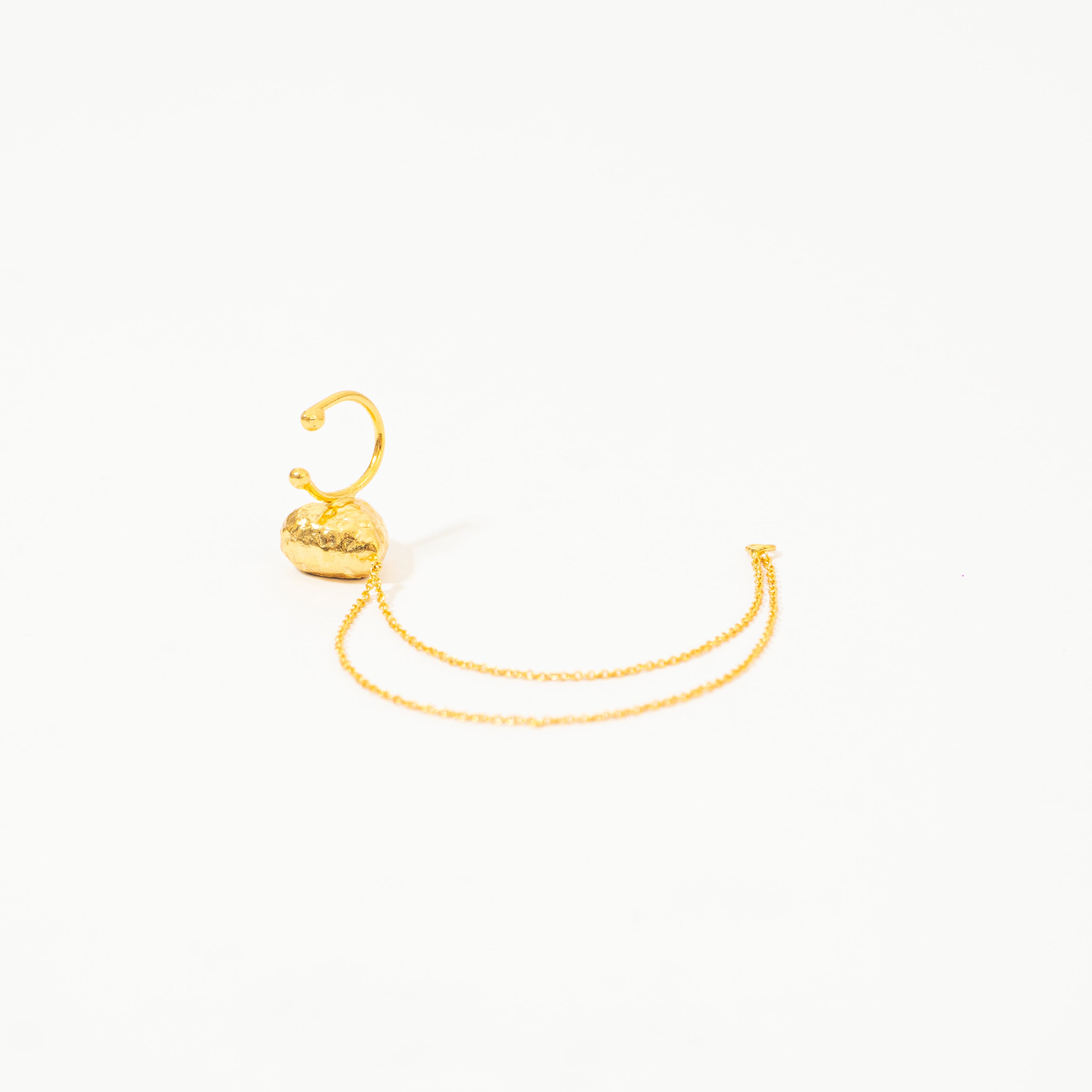 Ear Cuff Corazón De Relieve Colgante
